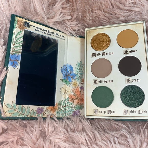 Storybook Cosmetics (Robin Hood) Eyeshadow Palette - Picture 1 of 2
